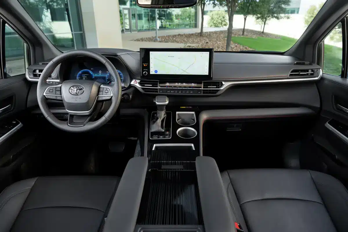 2026 Toyota Sienna 4