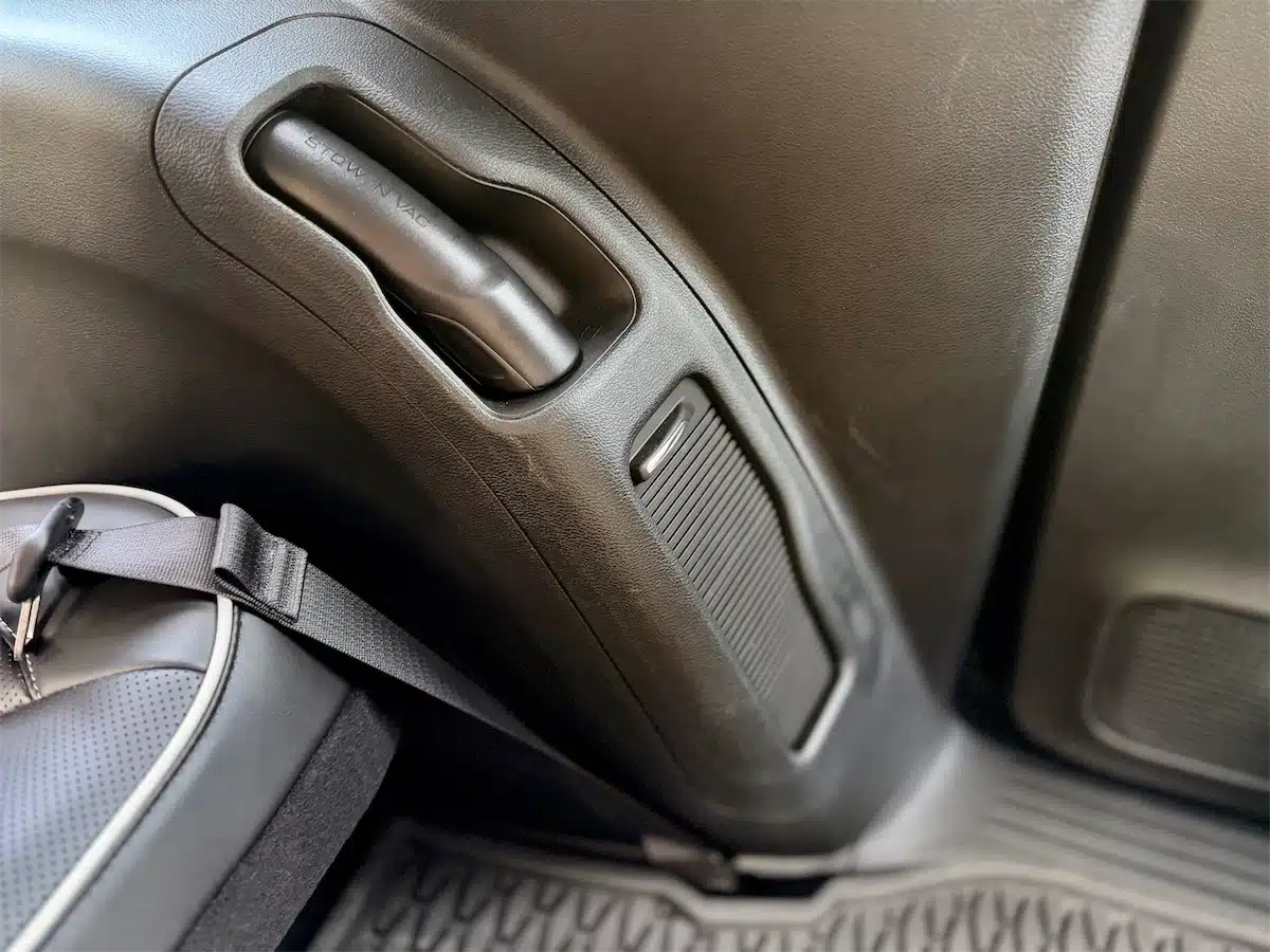 Chrysler Pacifica Stow n Vac