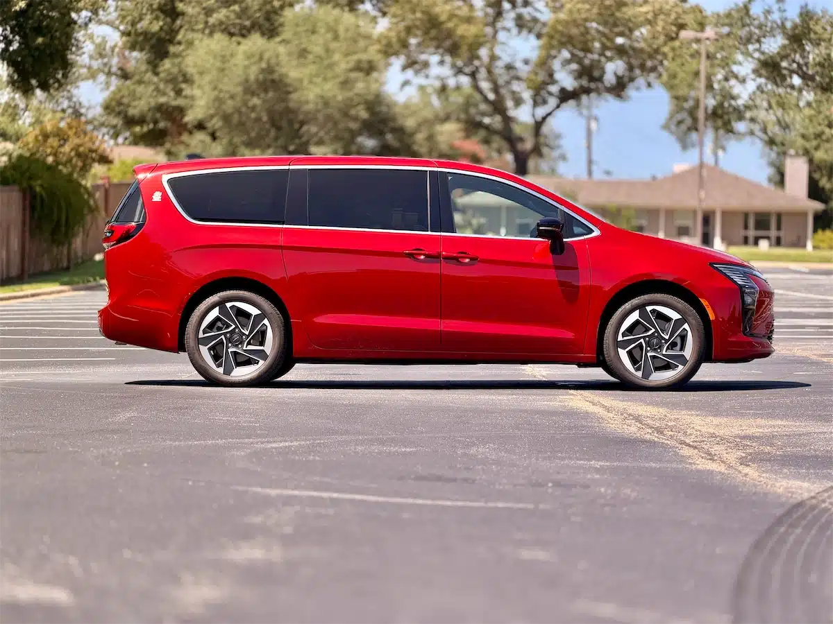 2027 Chrysler Pacifica road-trip vehicle