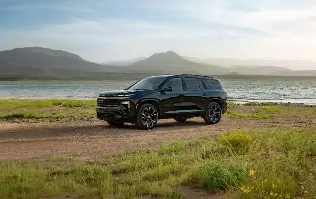 2027 Chevrolet Traverse High Country in Mosaic Black Metallic