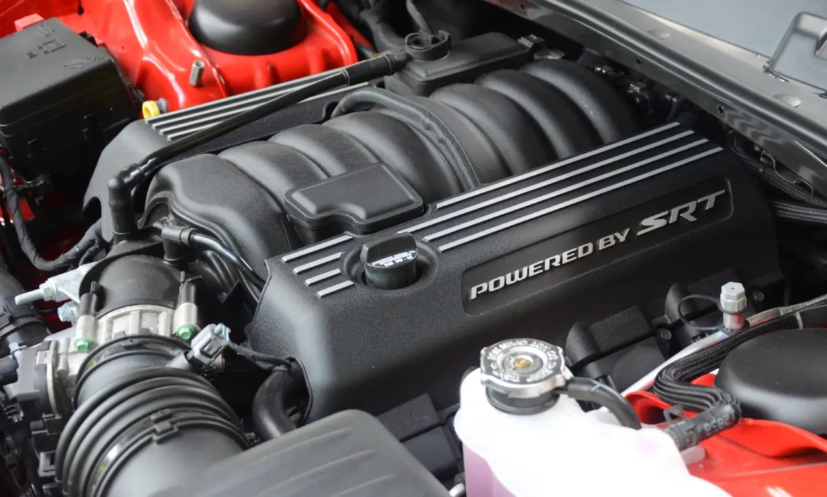 Dodge Challenger 1320 Hemi engine