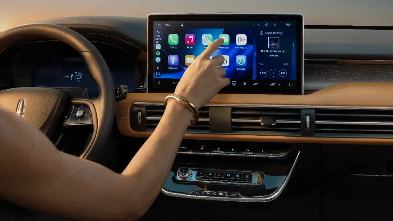 2027 Lincoln Corsair Hybrid touchscreen and connected technology