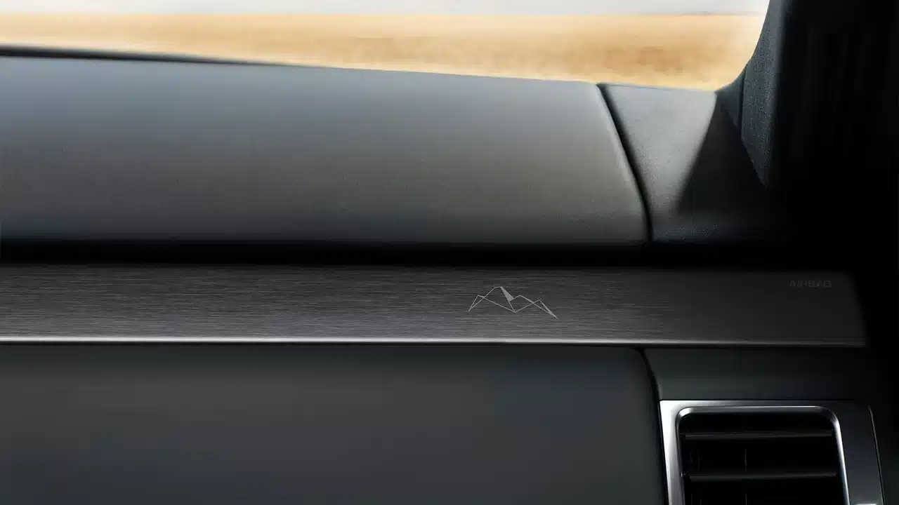 Discovery Landmark dashboard trim