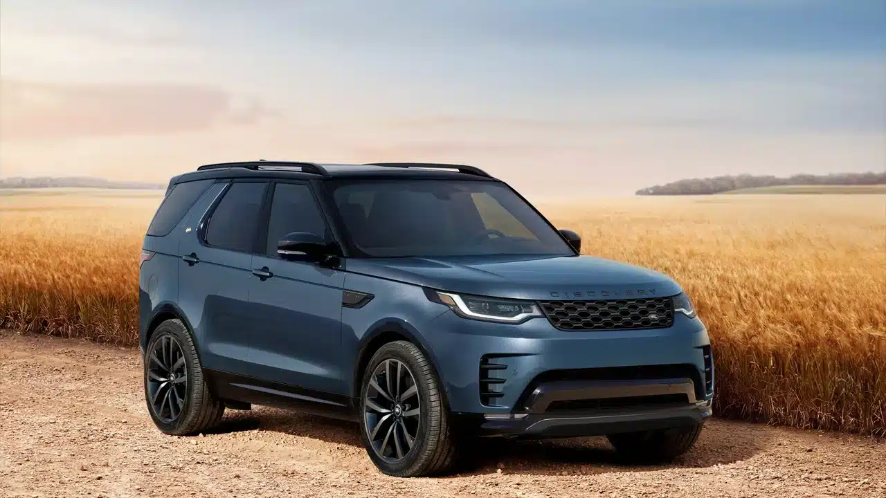 2027 Land Rover Discovery Landmark front three-quarter view