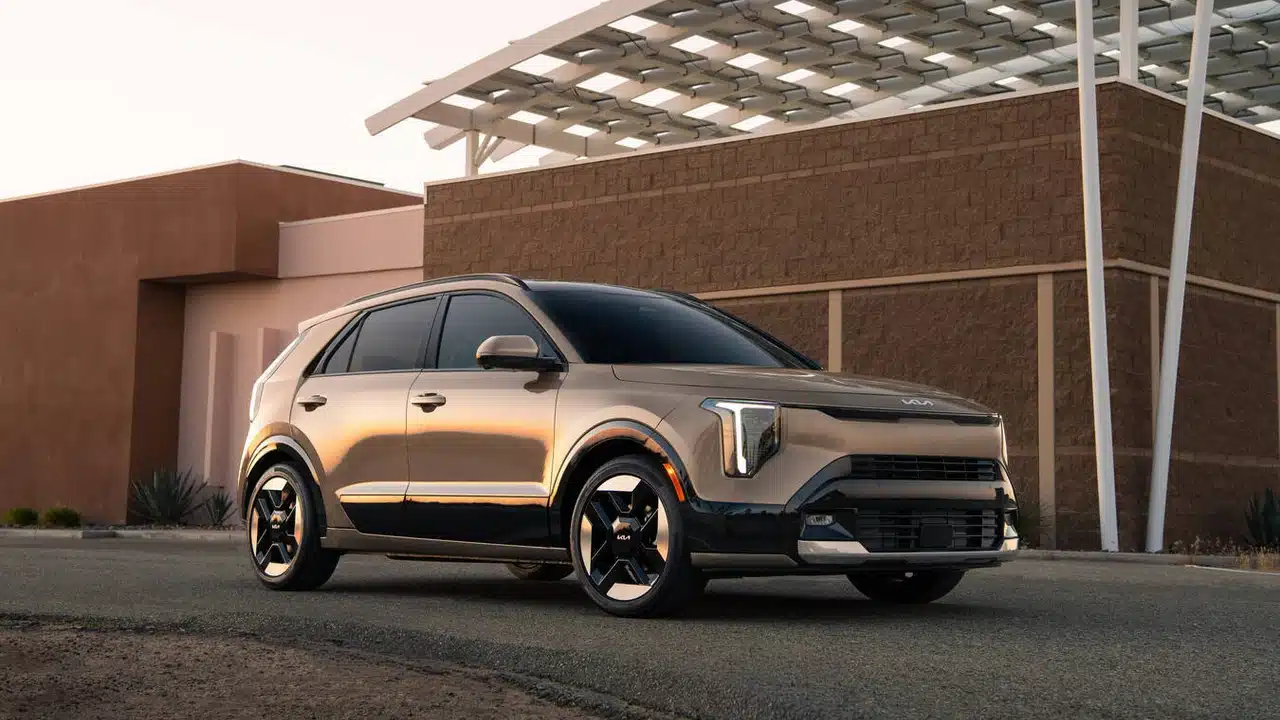 2027 Kia Niro hybrid front three-quarter view