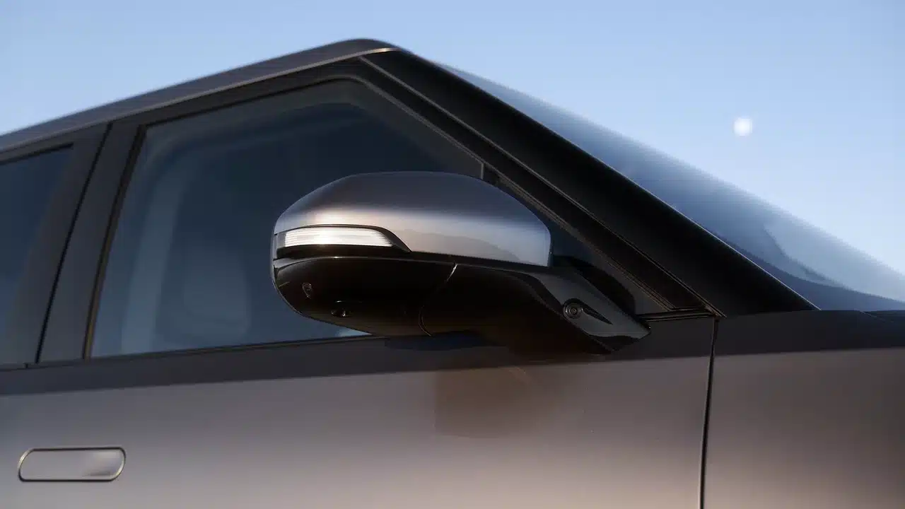 Esker Silver paint and side mirror detail on the 2027 Rivian R1 lineup