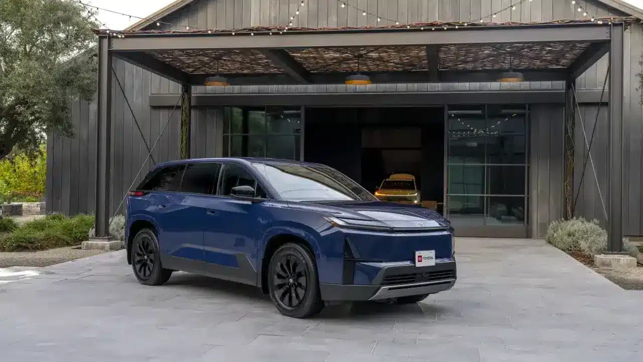 2027 Toyota Highlander Limited electric SUV in Reservoir Blue