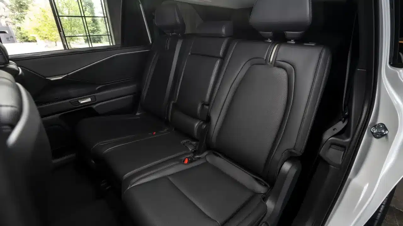 Available second-row bench seat in the Toyota Highlander XLE