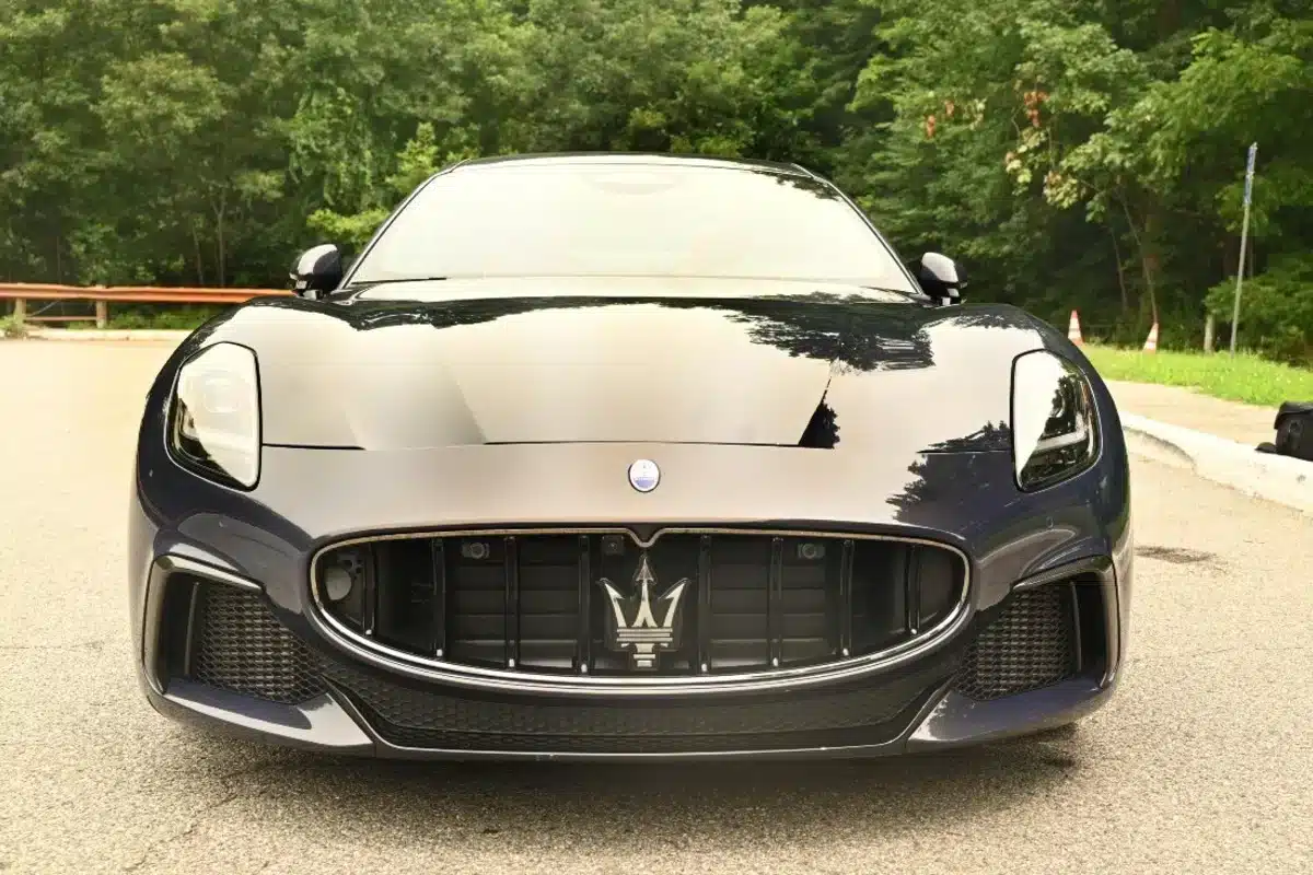 Front view of the Maserati GranTurismo Trofeo