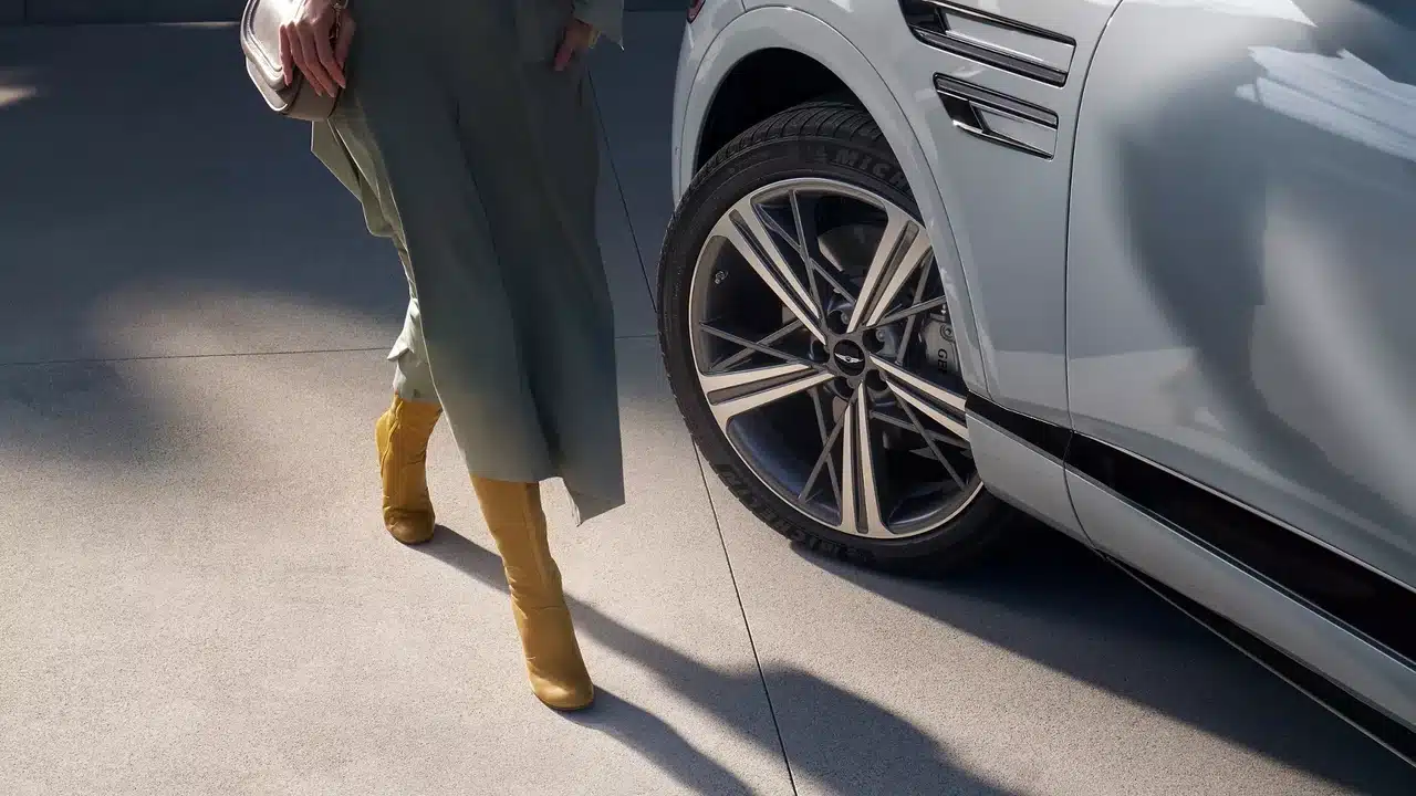Genesis GV80 Coupe wheel and front fender
