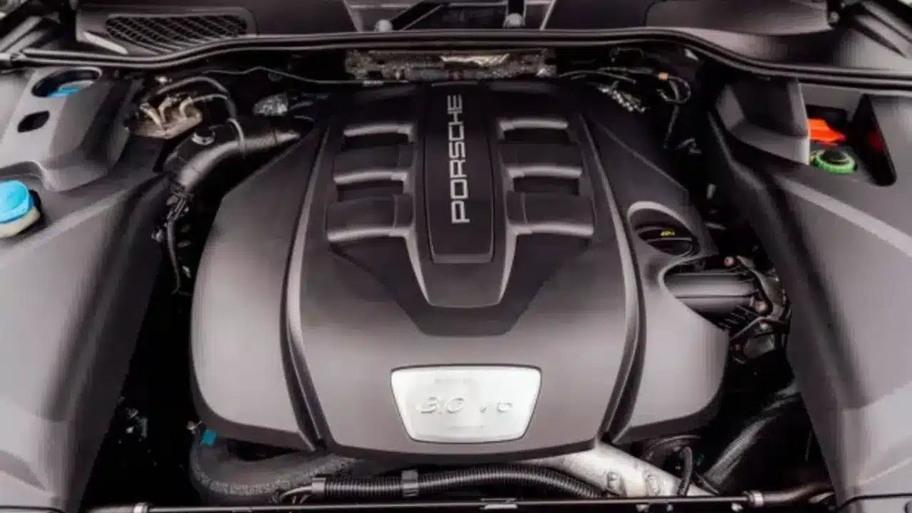 Porsche Cayenne Diesel engine bay