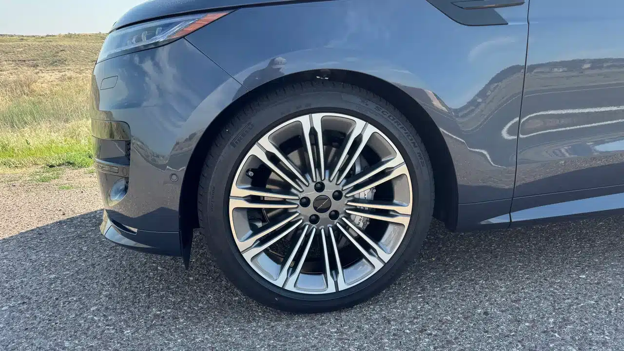 Range Rover Sport alloy wheel and front fender
