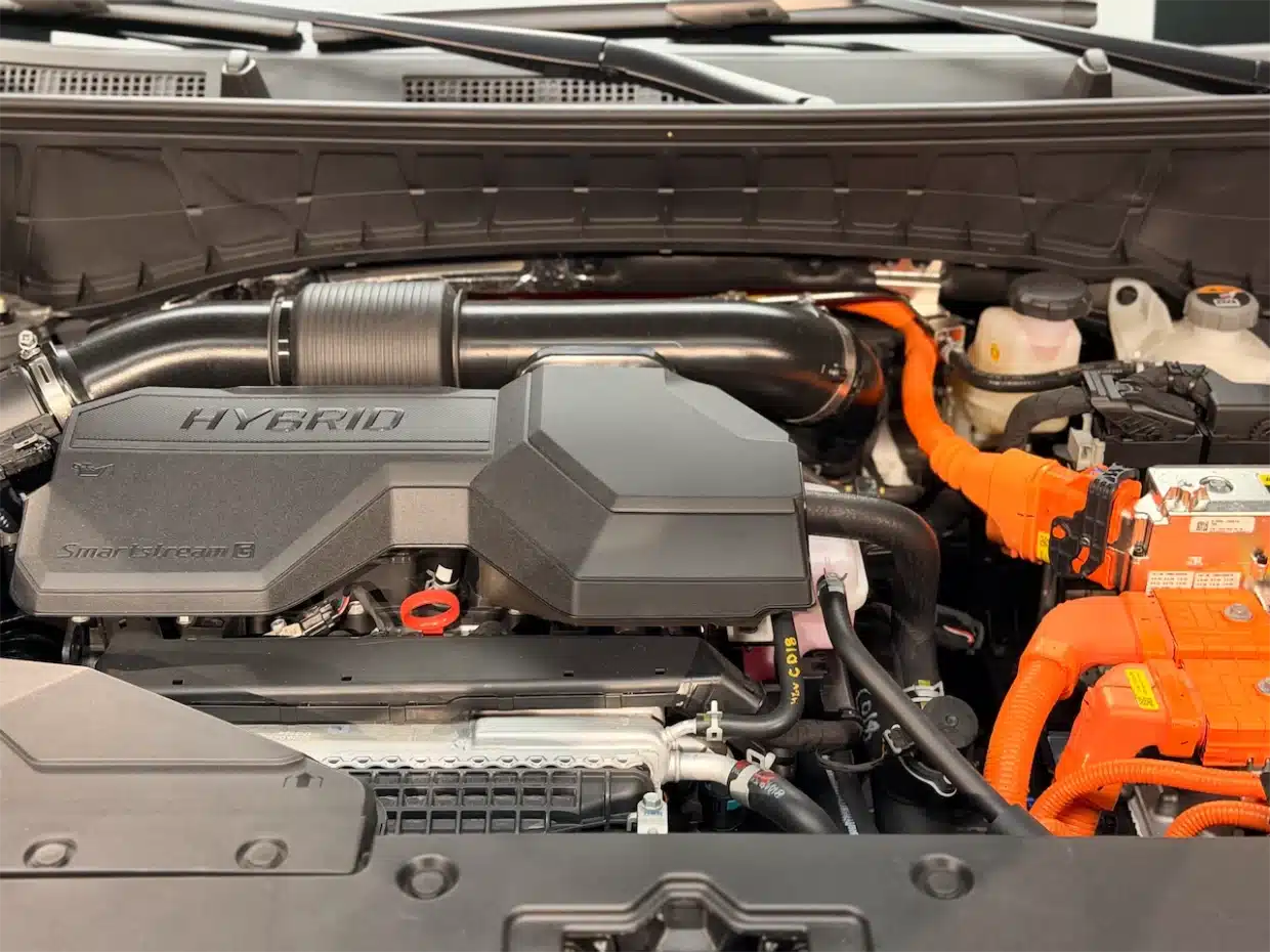 2027 Hyundai Tucson Hybrid engine bay