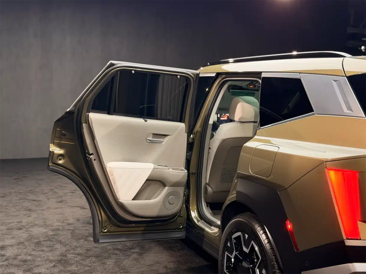 Tucson rear door open to 83 degrees