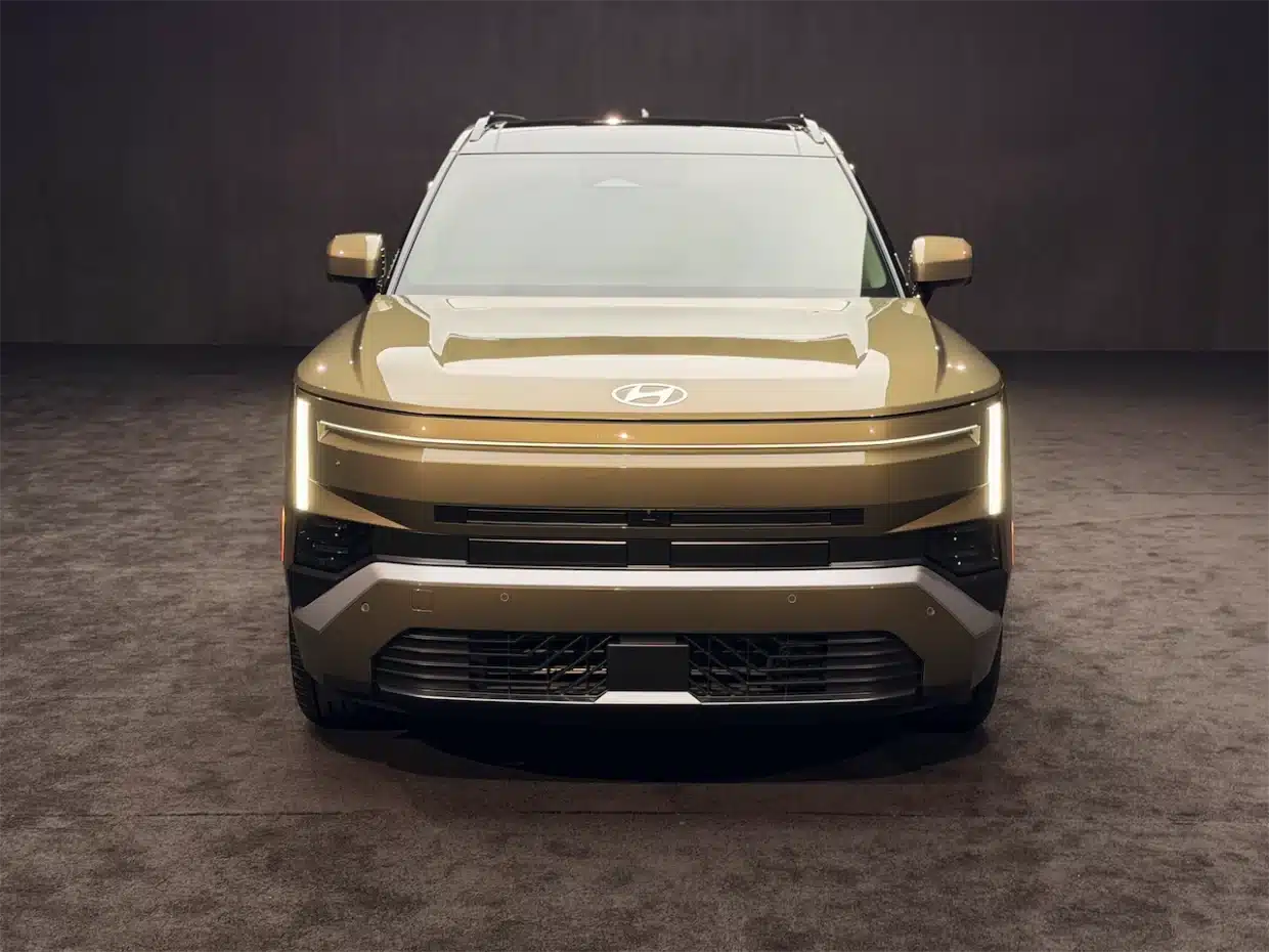 2027 Hyundai Tucson front view with H-Edge lighting