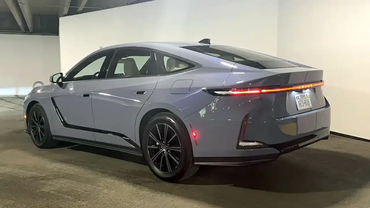2026 Lexus ES in Wavelength